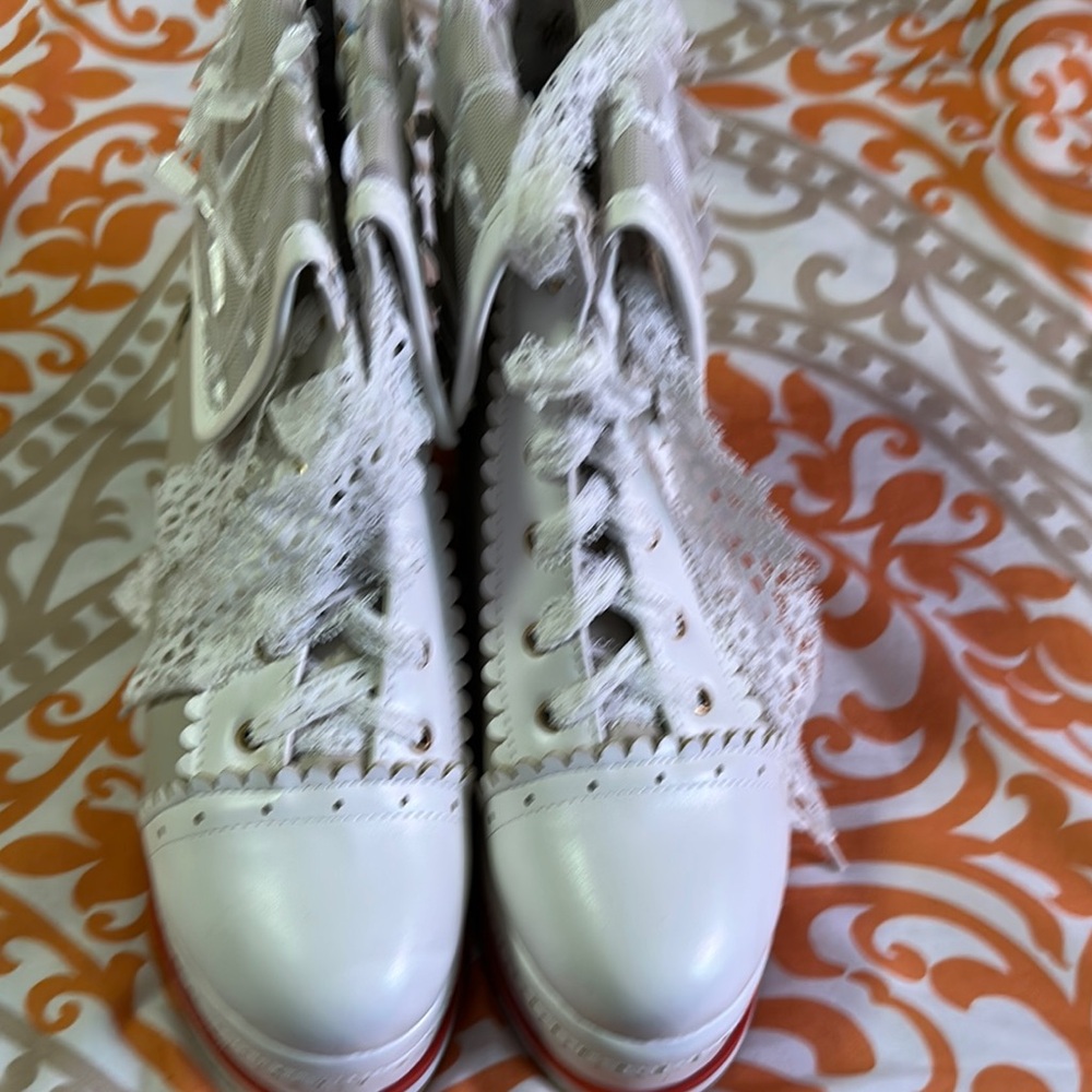 Stylish White Lace-Up Women's Boots